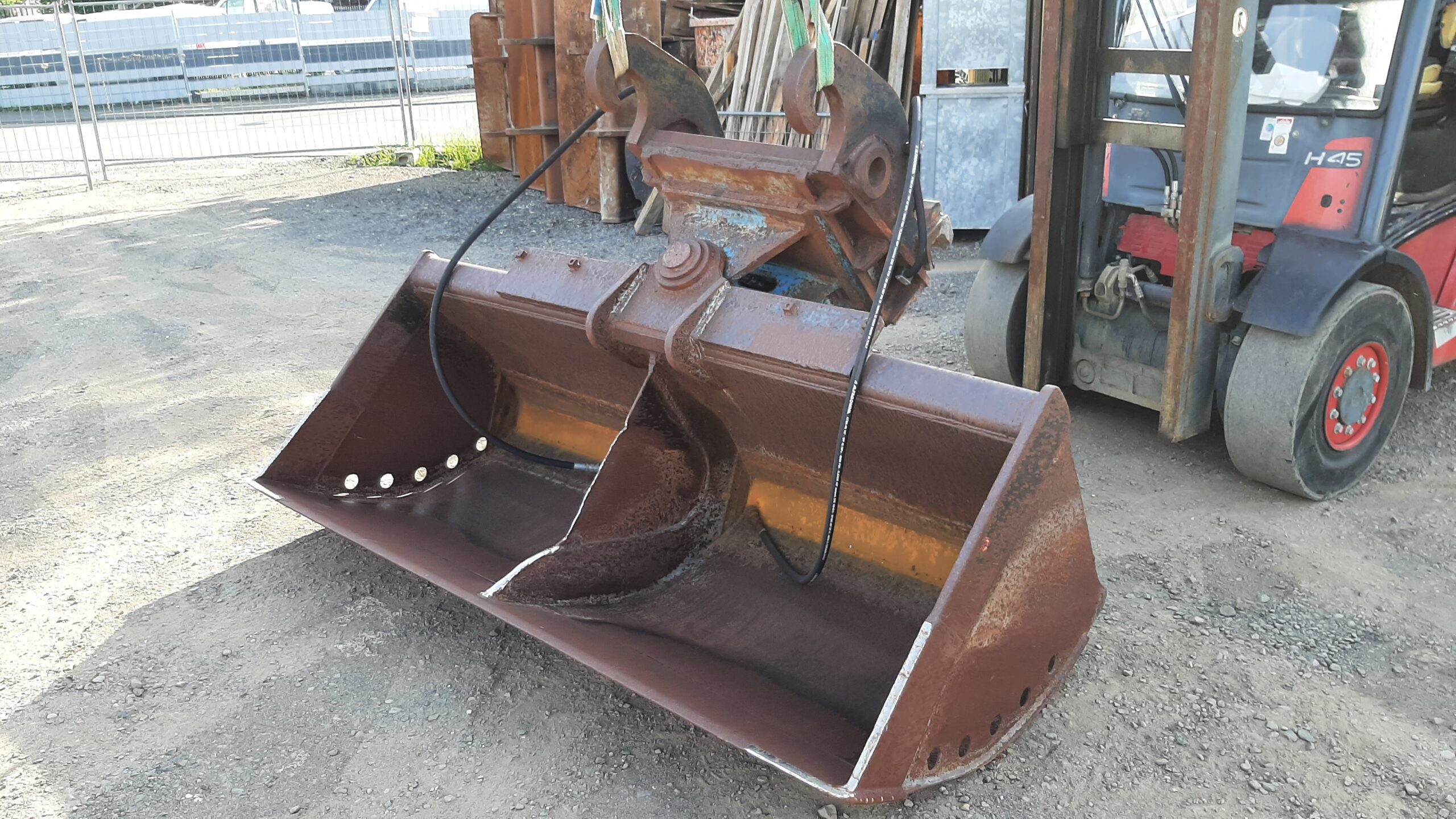 20220603_083126 2,40m CW45 Schwenklöffel, Grabenräumlöffel, Baggerlöffel, gebraucht